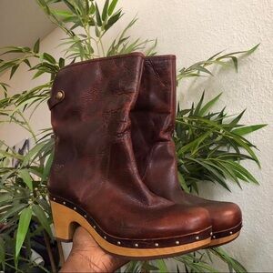 UGGs Y2K Brown Lynnae Leather Shearling Fold Boot Wood Heel Bratz Whimsi 2000s
